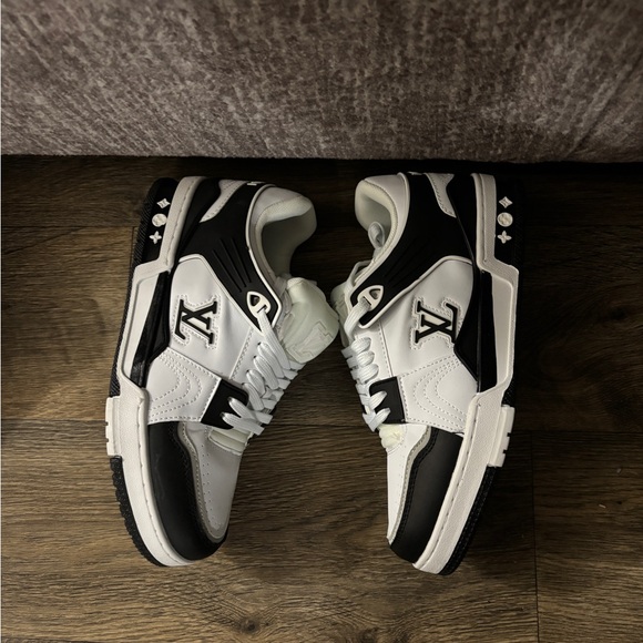 Size - 10 Louis Vuitton White &Black Trainers - Picture 1 of 6